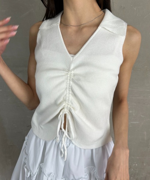 tolene(トレネ)の「フロントシャーリングノースリーブポロニット(ニット/セーター・レディース・ブラック/ホワイト/チャコール・FREE)」の1枚目の写真