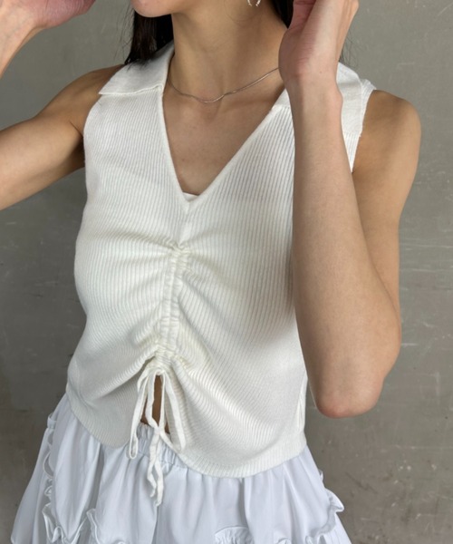 tolene(トレネ)の「フロントシャーリングノースリーブポロニット(ニット/セーター・レディース・ブラック/ホワイト/チャコール・FREE)」の8枚目の写真