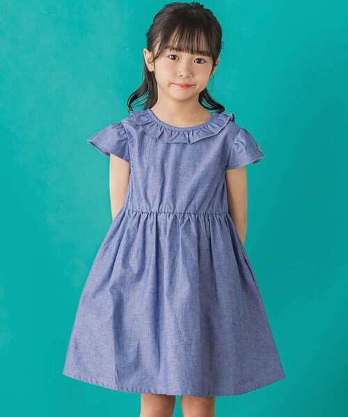 BeBe Petits Pois Vert（ベベプチポワヴェール）の「【店舗限定】【前後着用可能】ダンガリーフリル襟カシュクールワンピース(95~150cm)（ワンピース・キッズ・ネイビー/グレー・140cm/150cm/110cm/100cm/120cm/130cm/95cm）」の2枚目の写真