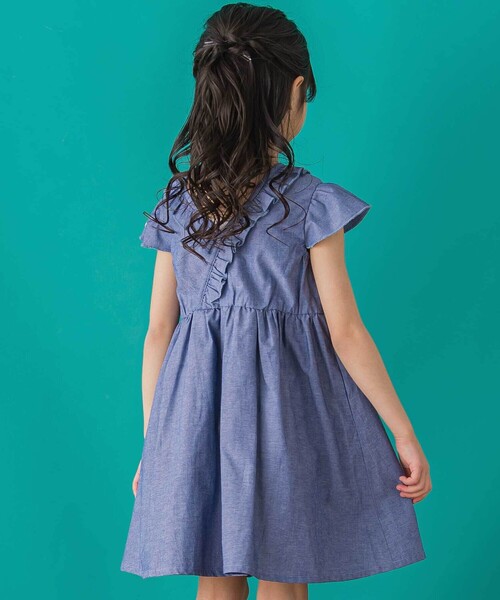 BeBe Petits Pois Vert（ベベプチポワヴェール）の「【店舗限定】【前後着用可能】ダンガリーフリル襟カシュクールワンピース(95~150cm)（ワンピース・キッズ・ネイビー/グレー・140cm/150cm/110cm/100cm/120cm/130cm/95cm）」の10枚目の写真