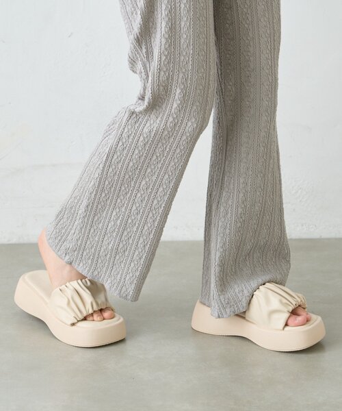 CIAOPANIC TYPY（チャオパニックティピー）の「ギャザーデザイン厚底サンダル（サンダル・レディース・ブラック/アイボリー・MEDIUM/LARGE/SMALL）」の14枚目の写真