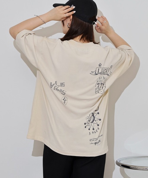 many men many mind(メニーメンメニーマインド)の「MANYMENMANYMINDS 古着風 半袖Tシャツ ピグメント スプレー加工 プリント 刺繍(Tシャツ/カットソー・メンズ・ブラック系1/アイボリー系1/アイボリー系/ブラック/ブラック系/アイボリー・L/XL/M)」の2枚目の写真