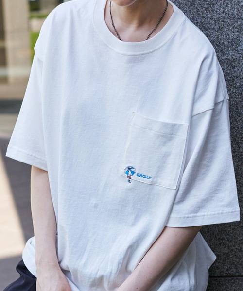 ONCILY(オンシェリー)の「SUMMER POCKET LOGO T-SHIRT / ポケットロゴTシャツ(Tシャツ/カットソー・メンズ・ホワイト系その他/ホワイト系その他2/オフホワイト/ブラック/その他・LARGE/SMALL/MEDIUM)」の6枚目の写真