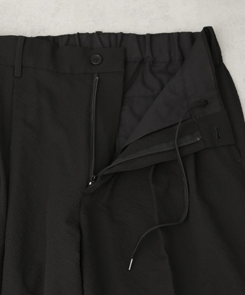 NANO universe(ナノユニバース)の「サッカータックイージーパンツ(セットアップ可)(その他パンツ・メンズ・チャコール/ブルー/ブラック・M/L)」の6枚目の写真