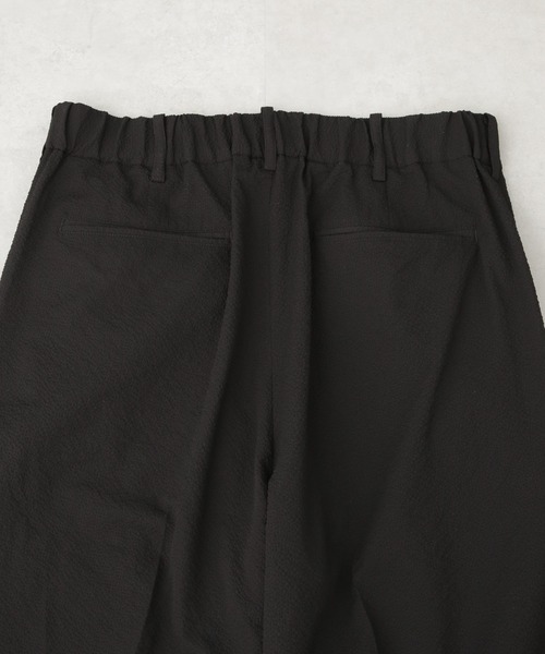 NANO universe(ナノユニバース)の「サッカータックイージーパンツ(セットアップ可)(その他パンツ・メンズ・チャコール/ブルー/ブラック・M/L)」の7枚目の写真