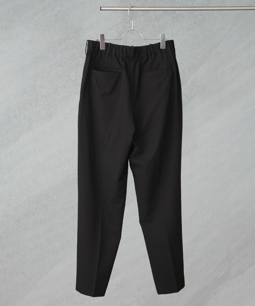 NANO universe(ナノユニバース)の「サッカータックイージーパンツ(セットアップ可)(その他パンツ・メンズ・チャコール/ブルー/ブラック・M/L)」の4枚目の写真