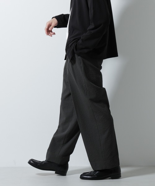 NANO universe(ナノユニバース)の「サッカータックイージーパンツ(セットアップ可)(その他パンツ・メンズ・チャコール/ブルー/ブラック・M/L)」の15枚目の写真