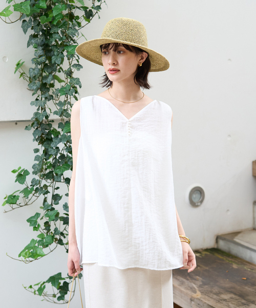 Rouge vif(ルージュヴィフ)の「前後2WAYパールノースリブラウス(シャツ/ブラウス・レディース・ホワイト/ベージュ/ブラック・フリー)」の4枚目の写真