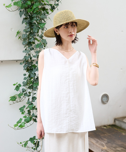 Rouge vif(ルージュヴィフ)の「前後2WAYパールノースリブラウス(シャツ/ブラウス・レディース・ホワイト/ベージュ/ブラック・フリー)」の5枚目の写真