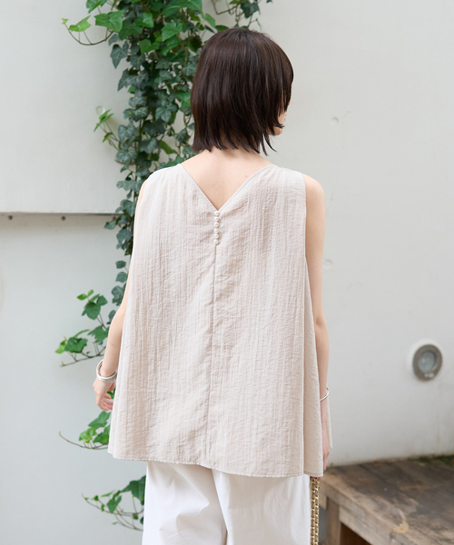 Rouge vif(ルージュヴィフ)の「前後2WAYパールノースリブラウス(シャツ/ブラウス・レディース・ホワイト/ベージュ/ブラック・フリー)」の10枚目の写真