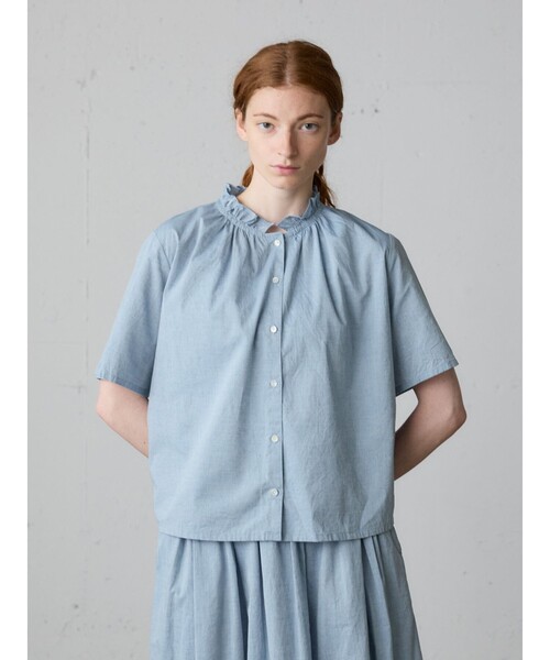 MidiUmi（ミディウミ）の「MidiUmi シャンブレーフリルシャツ（シャツ/ブラウス・レディース・ライトブルー/オフホワイト/ブラック/ブルー系その他3・FREE）」の3枚目の写真