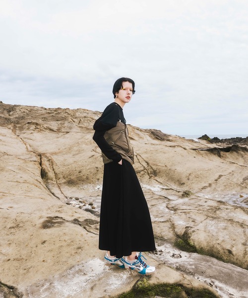 OMMO（オーエムエムオー）の「CUBE SLEEVE FLARE OP（ワンピース・レディース・レッド/ブラック/グレー・36/38）」の18枚目の写真
