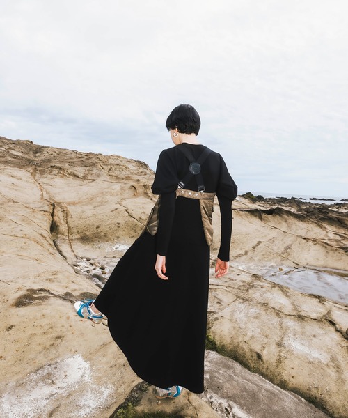 OMMO（オーエムエムオー）の「CUBE SLEEVE FLARE OP（ワンピース・レディース・レッド/ブラック/グレー・36/38）」の20枚目の写真