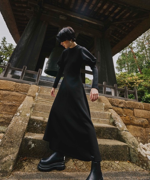 OMMO（オーエムエムオー）の「CUBE SLEEVE FLARE OP（ワンピース・レディース・レッド/ブラック/グレー・36/38）」の7枚目の写真