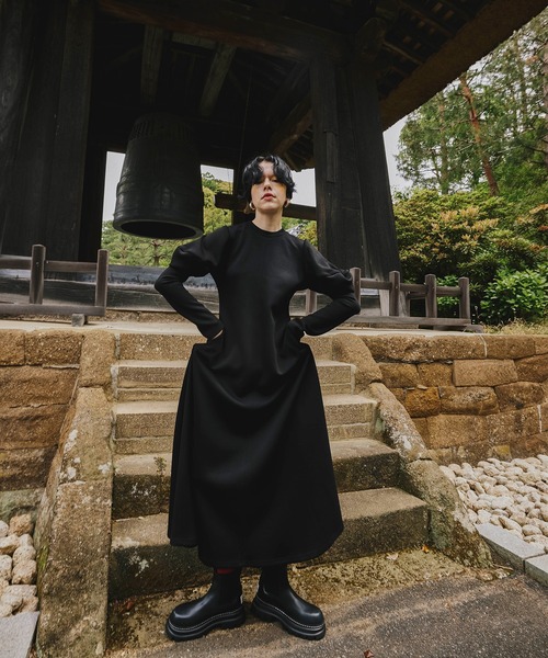 OMMO（オーエムエムオー）の「CUBE SLEEVE FLARE OP（ワンピース・レディース・レッド/ブラック/グレー・36/38）」の4枚目の写真