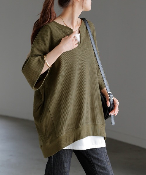 HUG.U(ハグユー)の「キーネックワッフルTシャツ(Tシャツ/カットソー・レディース・ブラック/カーキ/アイボリー/グレイッシュブルー/ライトグレー・FREE)」の4枚目の写真