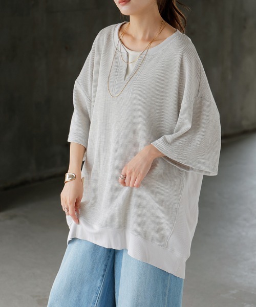 HUG.U(ハグユー)の「キーネックワッフルTシャツ(Tシャツ/カットソー・レディース・ブラック/カーキ/アイボリー/グレイッシュブルー/ライトグレー・FREE)」の1枚目の写真