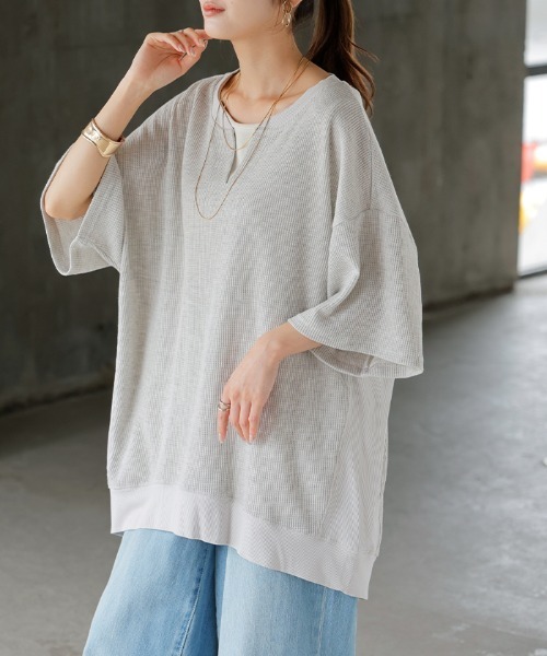 HUG.U(ハグユー)の「キーネックワッフルTシャツ(Tシャツ/カットソー・レディース・ブラック/カーキ/アイボリー/グレイッシュブルー/ライトグレー・FREE)」の8枚目の写真
