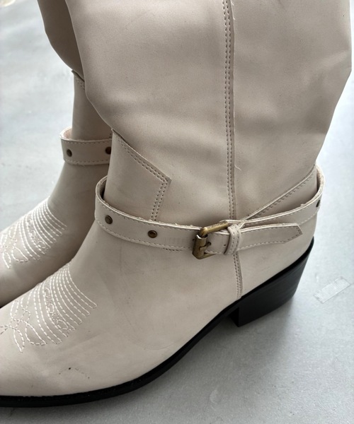 SHAGGIE（シャギー）の「【ViVi掲載】ストラップ付きウエスタンショートブーツ（ブーツ・レディース・ブラック/ブラウン/ホワイト・X-LARGE/LARGE/MEDIUM/SMALL）」の22枚目の写真