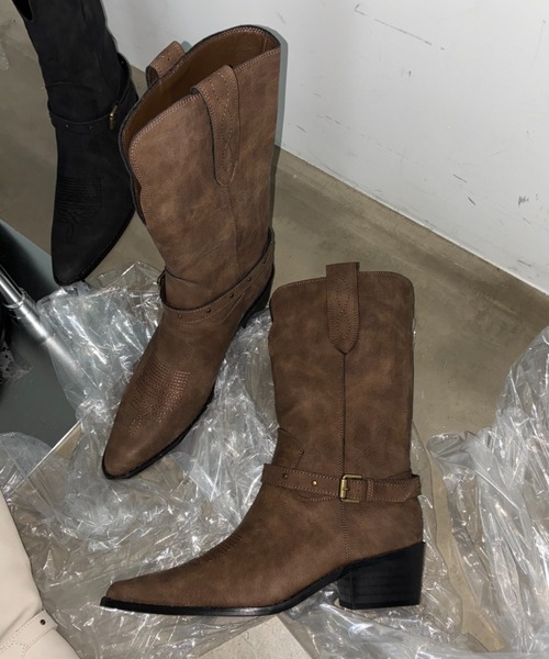 SHAGGIE（シャギー）の「【ViVi掲載】ストラップ付きウエスタンショートブーツ（ブーツ・レディース・ブラック/ブラウン/ホワイト・X-LARGE/LARGE/MEDIUM/SMALL）」の5枚目の写真