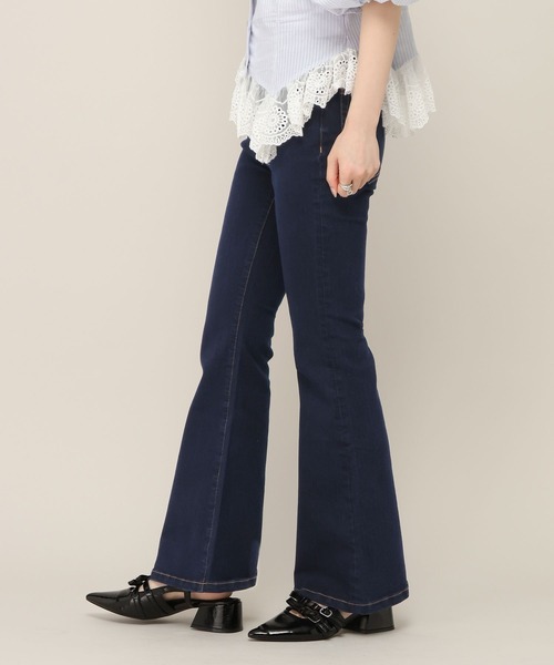 Heather（ヘザー）の「【脚長×美脚を叶える、Heatherの新定番】ISKOフレアデニムパンツ　575793（デニムパンツ・レディース・グレー/ライトブルー/ブラック/ブルー/インディゴブルー・M/S）」の4枚目の写真