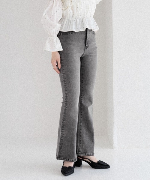 Heather(ヘザー)の「【脚長×美脚を叶える、Heatherの新定番】ISKOフレアデニムパンツ 575793(デニムパンツ・レディース・グレー/ライトブルー/ブラック/ブルー・M/S)」の11枚目の写真