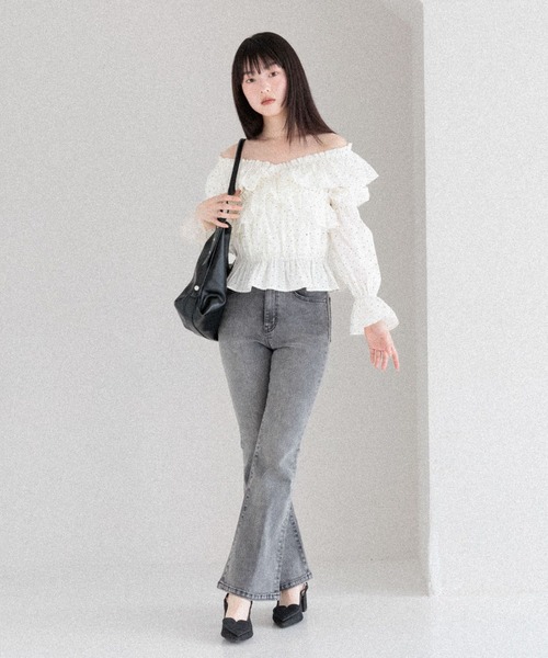 Heather(ヘザー)の「【脚長×美脚を叶える、Heatherの新定番】ISKOフレアデニムパンツ 575793(デニムパンツ・レディース・グレー/ライトブルー/ブラック/ブルー・M/S)」の13枚目の写真