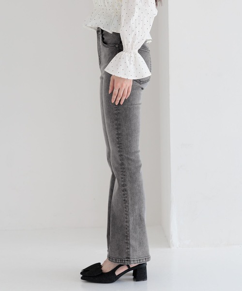 Heather(ヘザー)の「【脚長×美脚を叶える、Heatherの新定番】ISKOフレアデニムパンツ 575793(デニムパンツ・レディース・グレー/ライトブルー/ブラック/ブルー・M/S)」の16枚目の写真