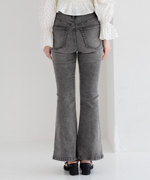 Heather(ヘザー)の「【脚長×美脚を叶える、Heatherの新定番】ISKOフレアデニムパンツ 575793(デニムパンツ・レディース・グレー/ライトブルー/ブラック/ブルー・M/S)」の20枚目の写真