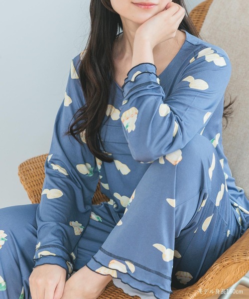 fran de lingerie(フランデランジェリー)の「tororelax とろリラ 胸元タック長袖プルオーバー&リラックスロングパンツ かぶり上下セット(ルームウェア/パジャマ・レディース・コーラルピンク/アイボリー/ブラック/ネイビー・M-L)」の9枚目の写真