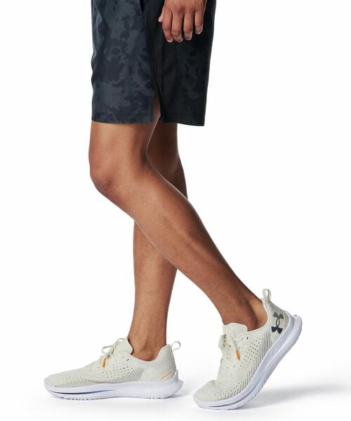 UNDER ARMOUR（アンダーアーマー）の「UAベロシティ4（ランニング/メンズ）（スニーカー・メンズ・オフホワイト・29.0cm/27.5cm/25.0cm/26.5cm/25.5cm/28.5cm/26.0cm/28.0cm/27.0cm）」の6枚目の写真