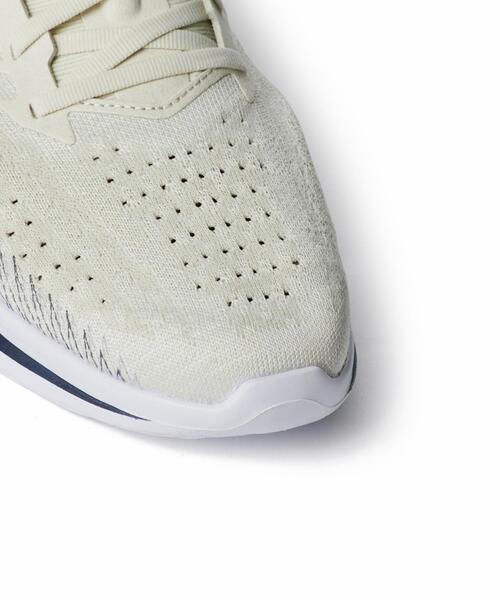 UNDER ARMOUR（アンダーアーマー）の「UAベロシティ4（ランニング/メンズ）（スニーカー・メンズ・オフホワイト・29.0cm/27.5cm/25.0cm/26.5cm/25.5cm/28.5cm/26.0cm/28.0cm/27.0cm）」の8枚目の写真