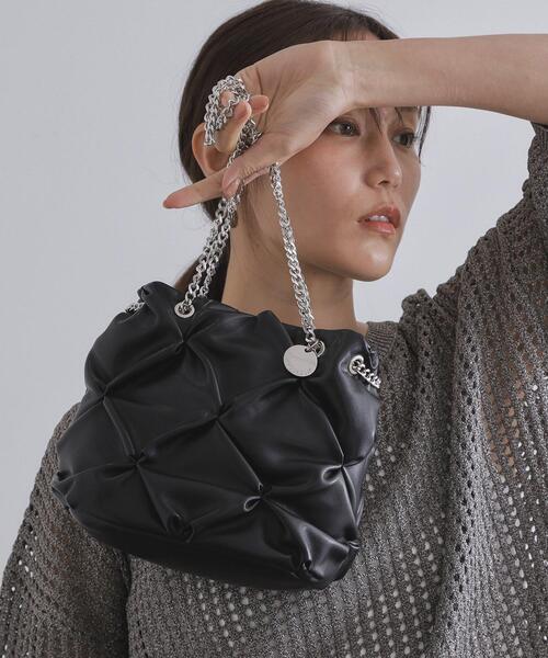 OPAQUE.CLIP(オペークドットクリップ)の「【2WAY】ラム調合皮巾着ミニショルダーバッグ(ショルダーバッグ・レディース・ブラック/ナチュラル・00)」の2枚目の写真