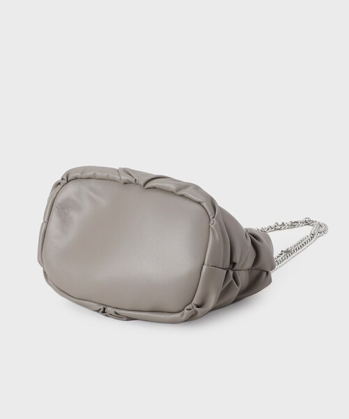 OPAQUE.CLIP(オペークドットクリップ)の「【2WAY】ラム調合皮巾着ミニショルダーバッグ(ショルダーバッグ・レディース・ブラック/ナチュラル・00)」の13枚目の写真