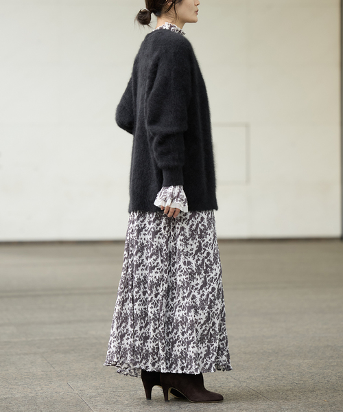 IENA LA BOUCLE（イエナラブークル）の「IENA LA BOUCLE ファーニットVカーディガン（カーディガン/ボレロ・レディース・ホワイト/グレー/ブラック/ピンク系その他/ブラック系その他・FREE）」の6枚目の写真