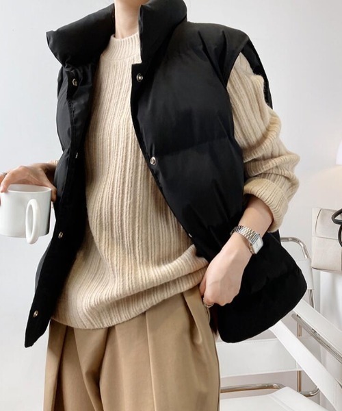 semplice(センプリチェ)の「スタンドカラー ダウンベスト、プチダウン ベストアウター(ダウンベスト・レディース・ブラック/ベージュ・S/M/L)」の8枚目の写真