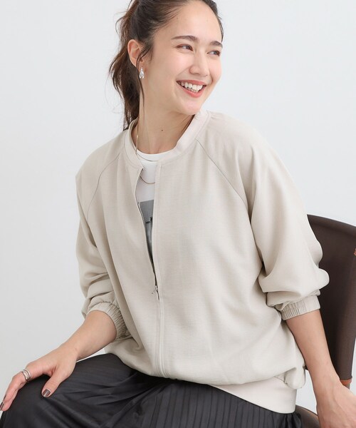 SHOO・LA・RUE（シューラルー）の「【洗濯機可/S-LL】さっと羽織れる 軽量リブブルゾン（ブルゾン・レディース・ベージュ/ブラック/ダークブラウン・04/03/02/01）」の3枚目の写真