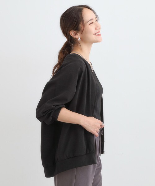 SHOO・LA・RUE（シューラルー）の「【洗濯機可/S-LL】さっと羽織れる 軽量リブブルゾン（ブルゾン・レディース・ベージュ/ブラック/ダークブラウン・04/03/02/01）」の10枚目の写真