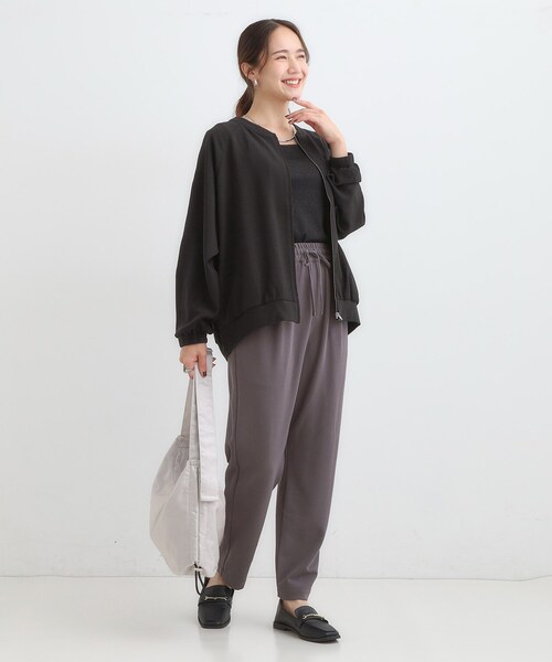 SHOO・LA・RUE（シューラルー）の「【洗濯機可/S-LL】さっと羽織れる 軽量リブブルゾン（ブルゾン・レディース・ベージュ/ブラック/ダークブラウン・04/03/02/01）」の9枚目の写真