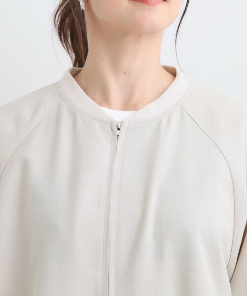 SHOO・LA・RUE（シューラルー）の「【洗濯機可/S-LL】さっと羽織れる 軽量リブブルゾン（ブルゾン・レディース・ベージュ/ブラック/ダークブラウン・04/03/02/01）」の15枚目の写真