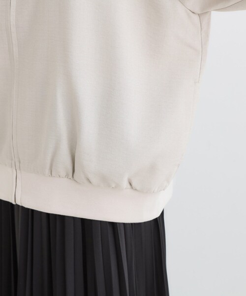 SHOO・LA・RUE（シューラルー）の「【洗濯機可/S-LL】さっと羽織れる 軽量リブブルゾン（ブルゾン・レディース・ベージュ/ブラック/ダークブラウン・04/03/02/01）」の12枚目の写真