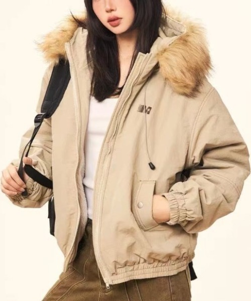 Achic(アシック)の「ファー付き秋冬アウター(ブルゾン・レディース・アイボリー/ベージュ・M)」の18枚目の写真