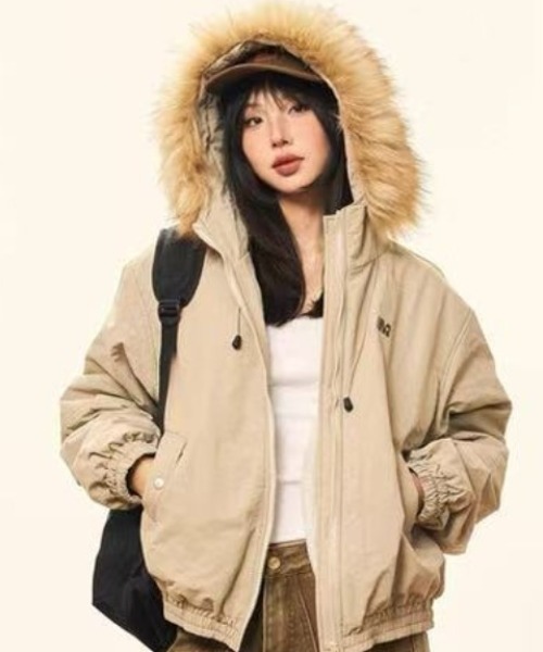 Achic(アシック)の「ファー付き秋冬アウター(ブルゾン・レディース・アイボリー/ベージュ・M)」の6枚目の写真