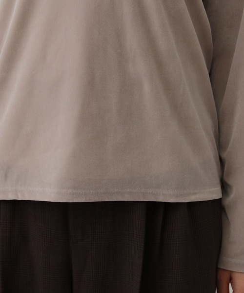 GLOBAL WORK(グローバルワーク)の「MATINEE LINE/シアーベロア長袖T/598082(Tシャツ/カットソー・レディース・グレイッシュベージュ/ブラック/ダークブラウン/グレー系その他・MEDIUM/LARGE)」の15枚目の写真
