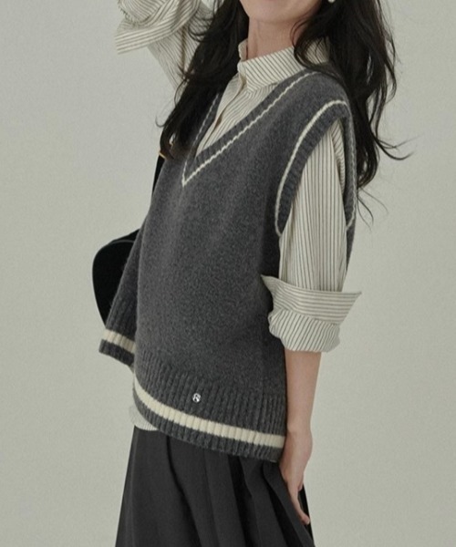 セール】【秋冬新作】Vネックライン配色ニットベスト（ベスト