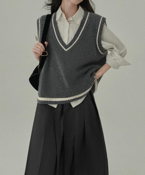 セール】【秋冬新作】Vネックライン配色ニットベスト（ベスト