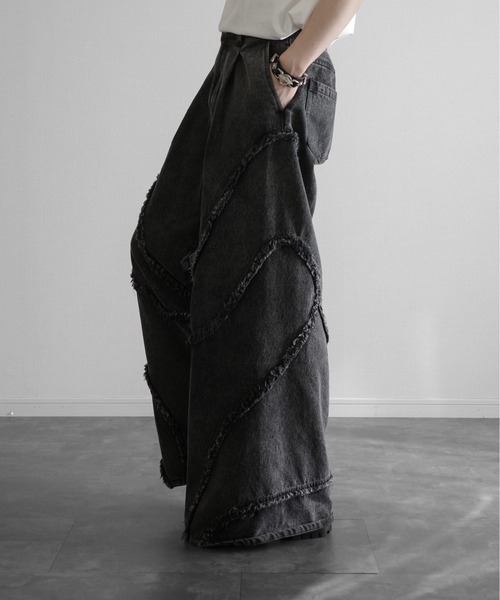 KUUUPY(クーピー)の「Fringed Baggy Wide-Leg Denim Pants - フリンジバギーワイドデニムパンツ(デニムパンツ・メンズ・ブラック/グレー・SMALL/MEDIUM/LARGE)」の10枚目の写真