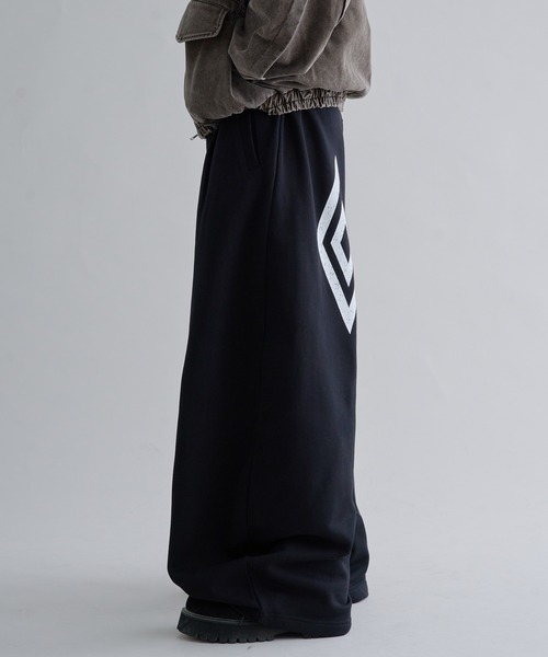 EPNK UMBRO × EPNK Curved Tack Sweatpants UMBRO × EPNK Curved Tack Sweatpants（スウェットパンツ）｜EPNK