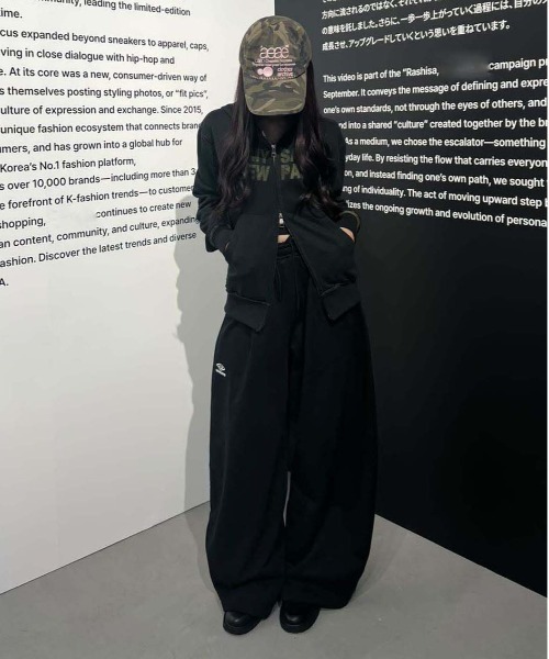 EPNK（イーピーエヌケー）の「UMBRO × EPNK Curved Tack Sweatpants