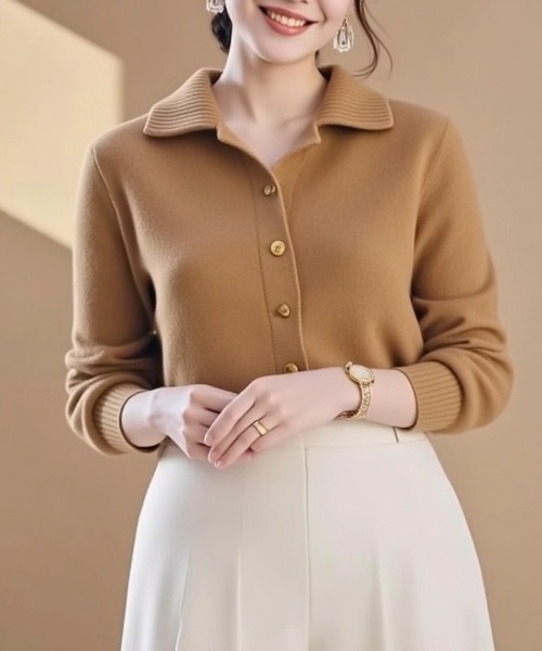 cammie(キャミー)の「襟付きゴールドパイピングニットシャツ(ニット/セーター・レディース・グレイッシュベージュ/キャメル・F)」の1枚目の写真